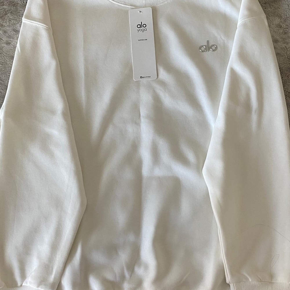 ALO Yoga Cream Crewneck Sweater